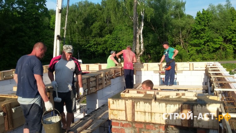 Построить дом из газосиликатных блоков (размер 8х10)  покрытие кровли металлочерепица Гранд Лайн  и установка сегментного короба на трубу