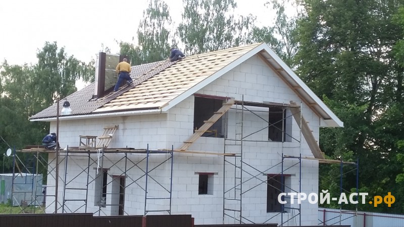 Построить дом из газосиликатных блоков (размер 8х10)  покрытие кровли металлочерепица Гранд Лайн  и установка сегментного короба на трубу