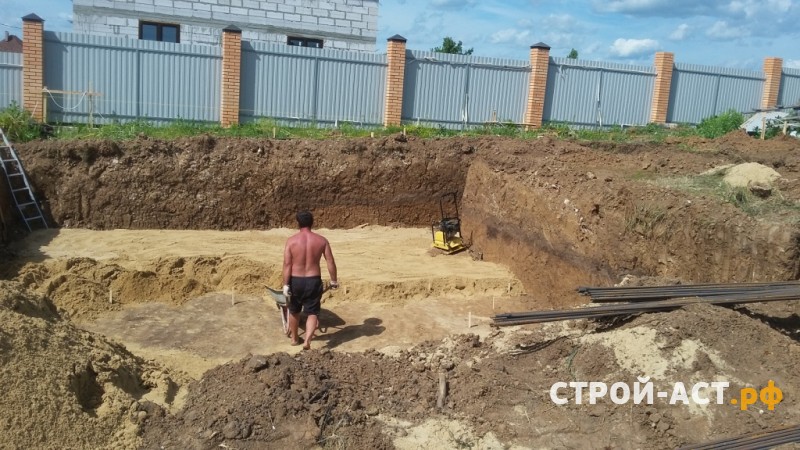 Устройство фундамента из фундаментных блоков ФБС с подвалом и плитами перекрытия