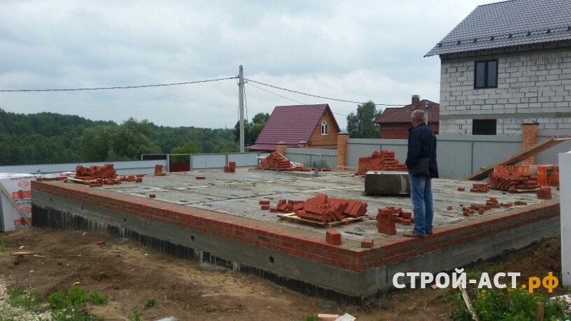 Устройство фундамента из фундаментных блоков ФБС с подвалом и плитами перекрытия