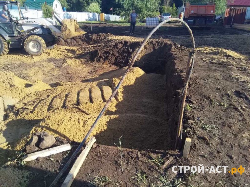 Устройство фундамента - железобетонной монолитной плиты с ростверком под двухэтажный дом из газосиликатных блок, а также устройство монолитного пола по грунту