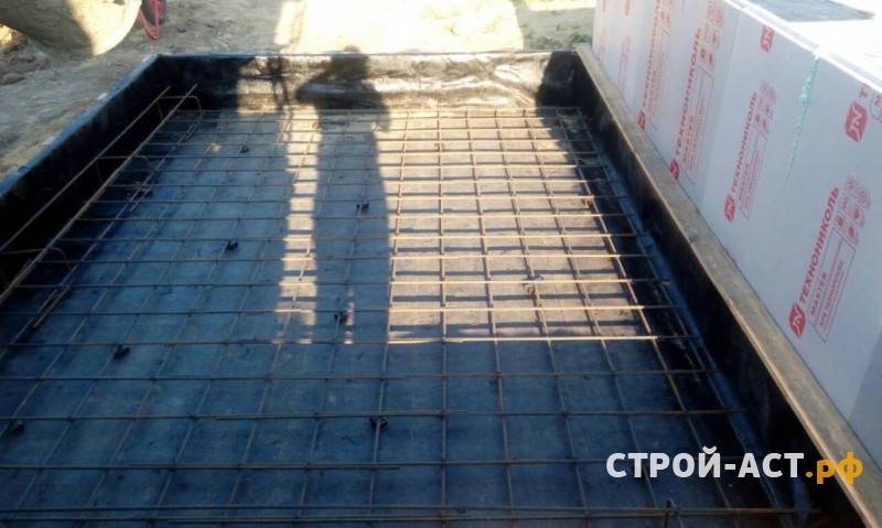 Устройство фундамента - железобетонной монолитной плиты с ростверком под двухэтажный дом из газосиликатных блок, а также устройство монолитного пола по грунту