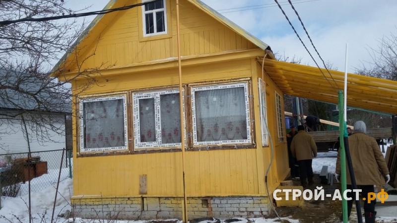 Монтаж сайдинга Docke LUX блокхаус цвет Орех и цоколь Деке Burg цвет Земляной