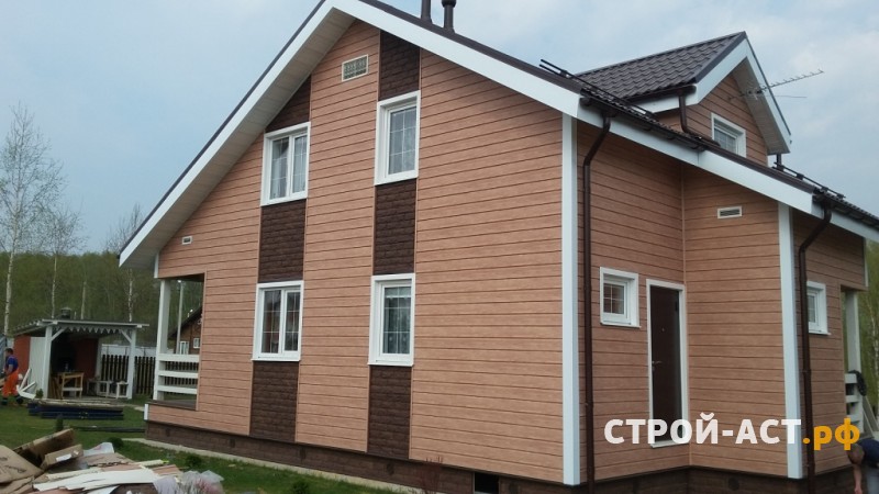 Обшить дом сайдингом Docke (деке) Люкс брус цвет Рябина с комплектующими пломбир и вставками под окнами фасадные панели Альта-Профиль Фагот Можайский