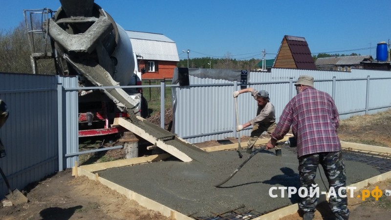 Построить хозблок /гараж из газосиликатных блоков с отделкой сайдингом Деке  цвет Персик с комплектующими Шоколад