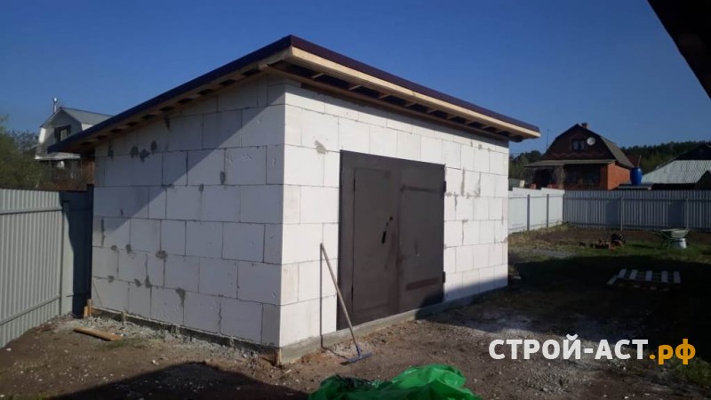 Построить хозблок /гараж из газосиликатных блоков с отделкой сайдингом Деке  цвет Персик с комплектующими Шоколад