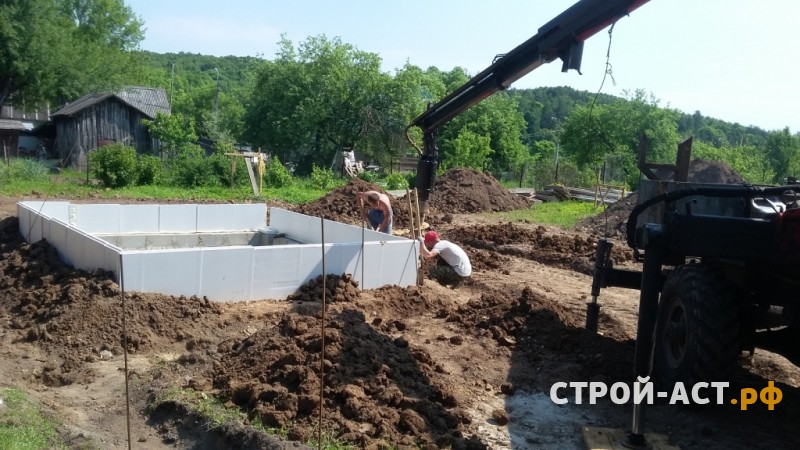 Строительство свайно-ростверкого фундамента с устройством подвала из блоков ФБС для деревянного одноэтажного дома с мансардой в Ступино и Кашире