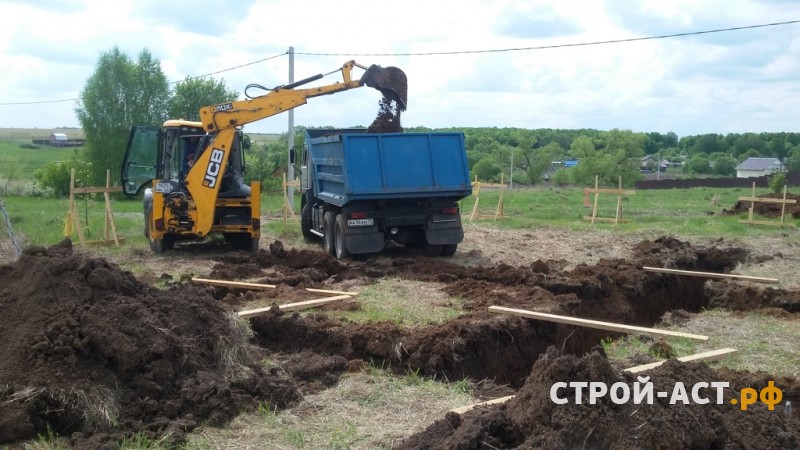 Строительства фундамента из блоков ФБС с армопоясом и плитами перекрытия под одноэтажный  из газосиликатных блоков в Кашире Ступино