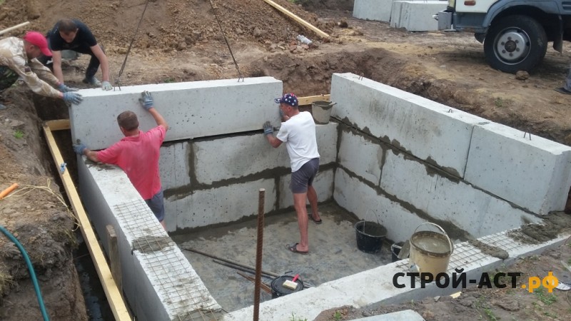 Построить полутораэтажный дом из бруса с мягкой черепицей Деке