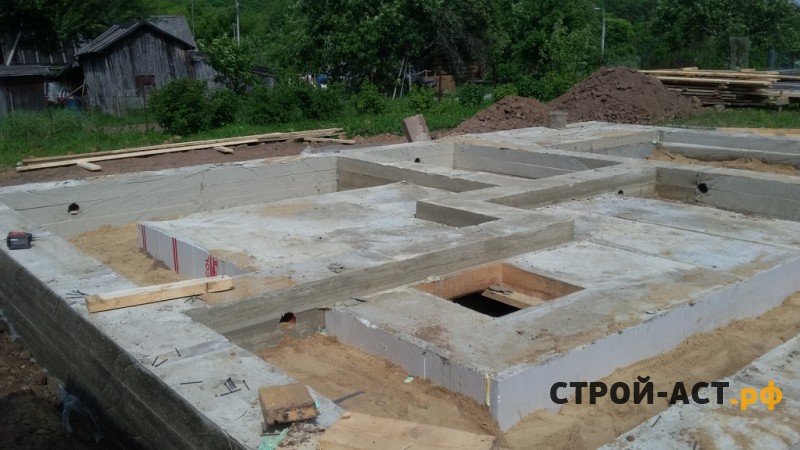 Построить полутораэтажный дом из бруса с мягкой черепицей Деке