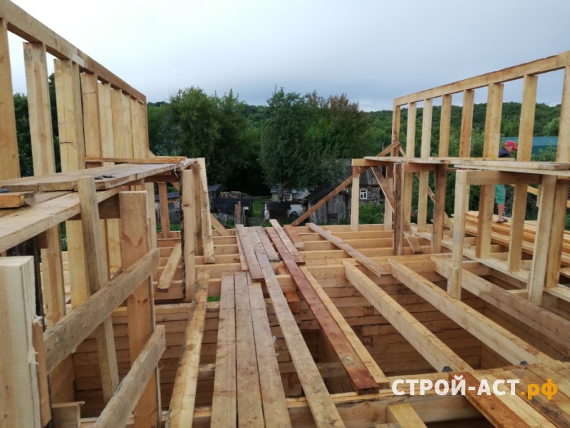 Построить полутораэтажный дом из бруса с мягкой черепицей Деке